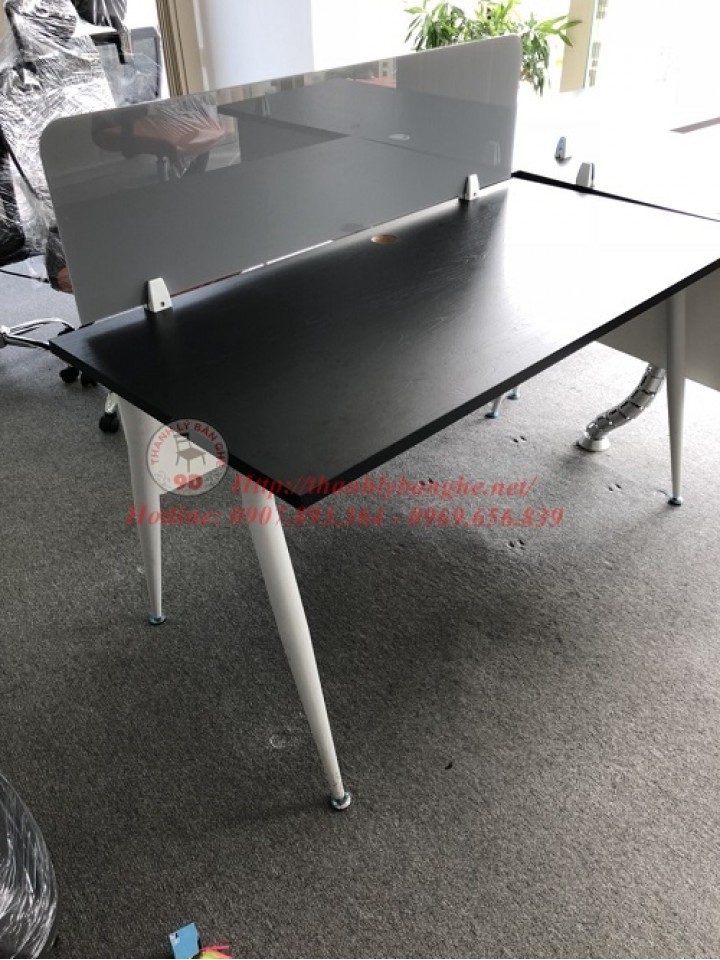 Thanh lý bàn làm việc trưởng phòng mã số 647